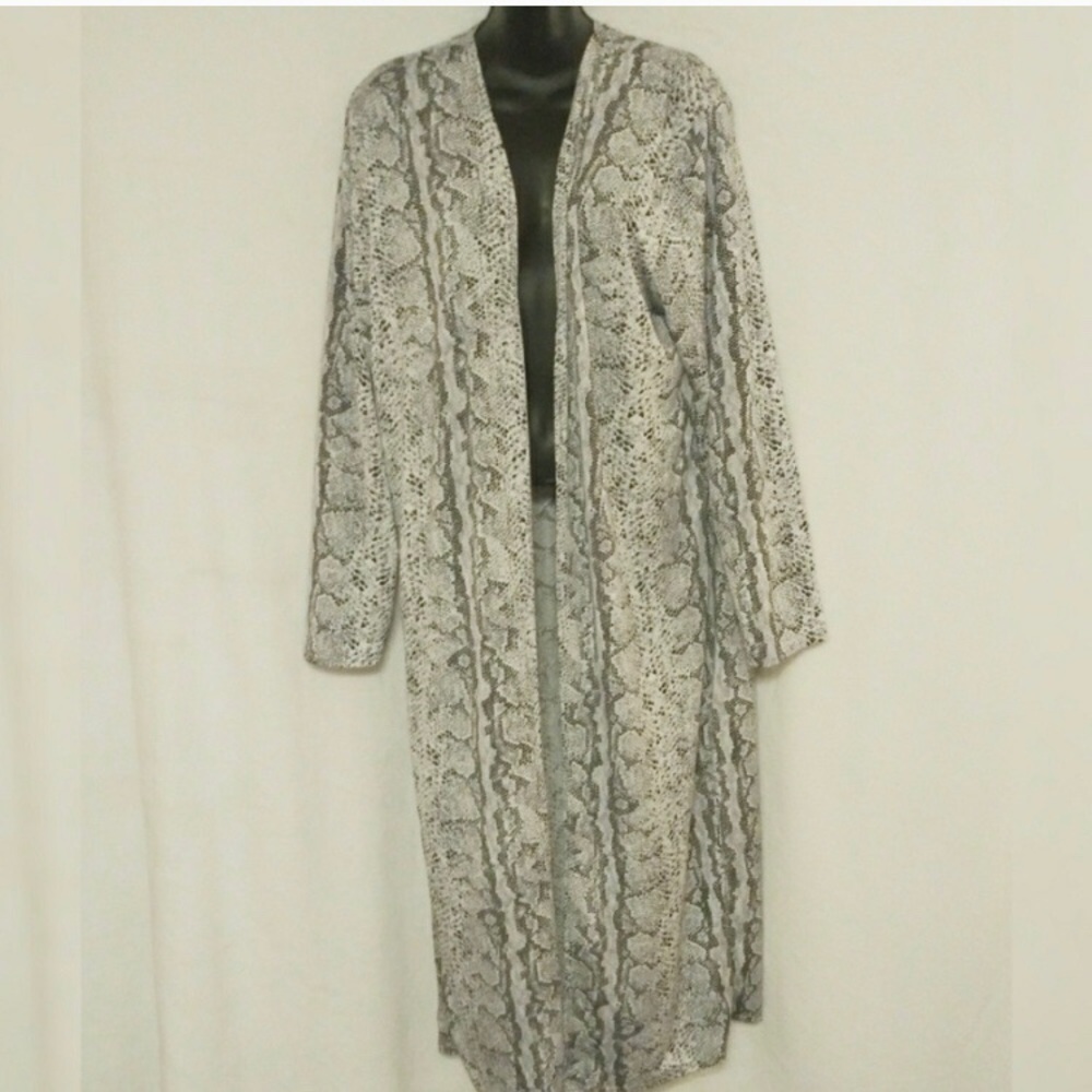 BooHoo Plus Snake Print Kimono 20